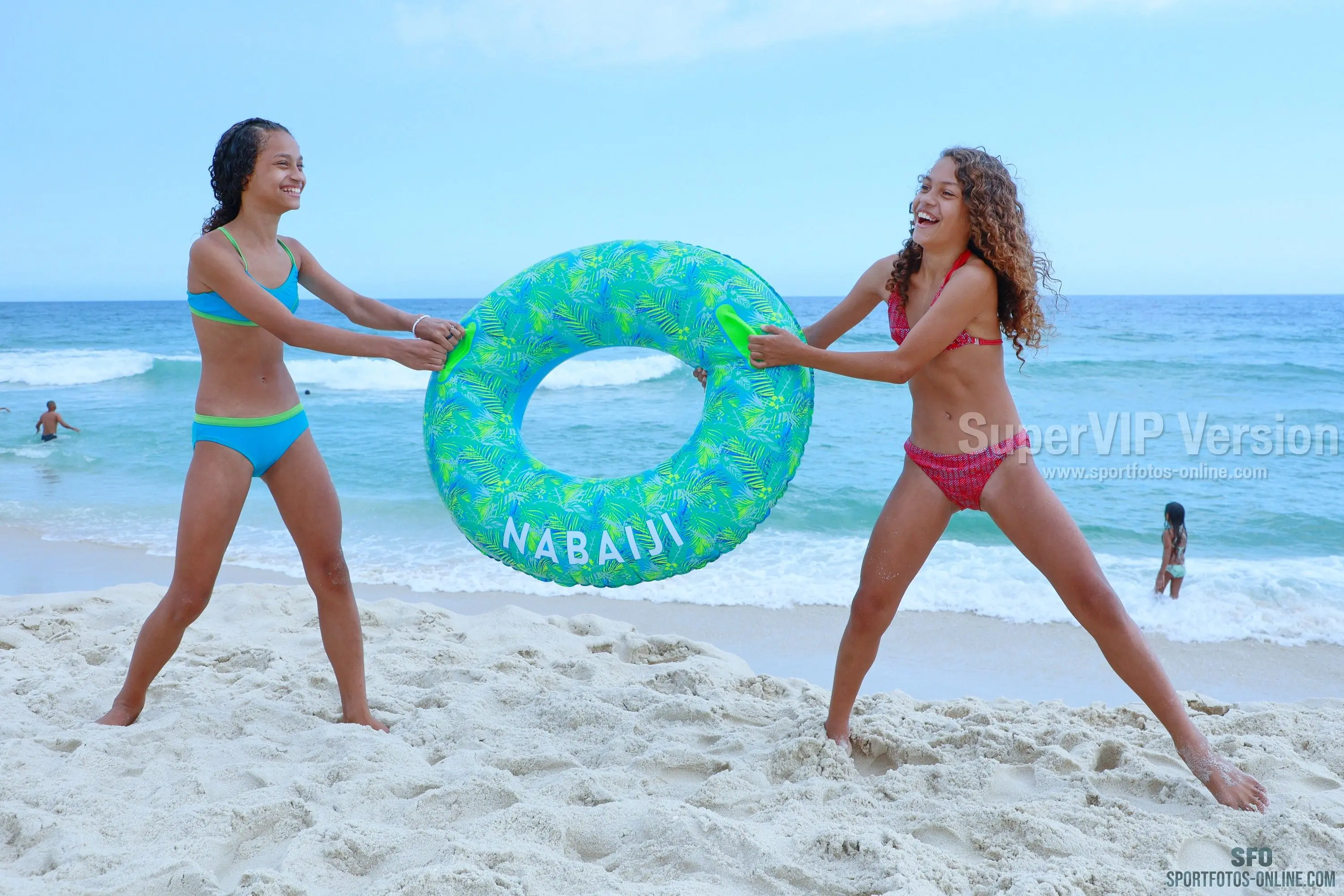 Clarinha and Sarah Beach Play